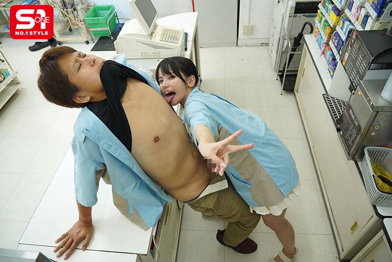 Sexx địt em sinh viên Airi Nagisa dâm đãng trong cửa hàng tiện lợi